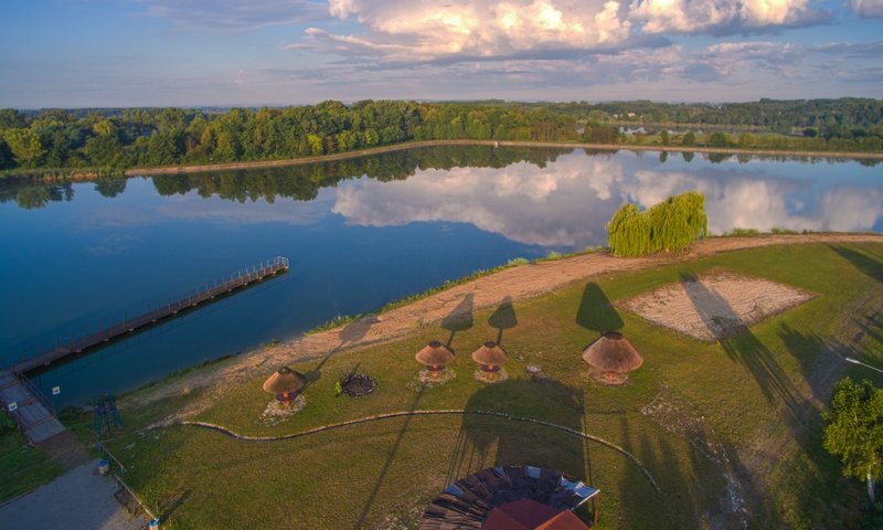 widok z lotu ptaka na zbiornik w Radzanowie