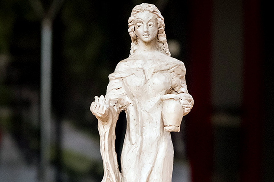 Miniatura rzeźby królowej Jadwigi