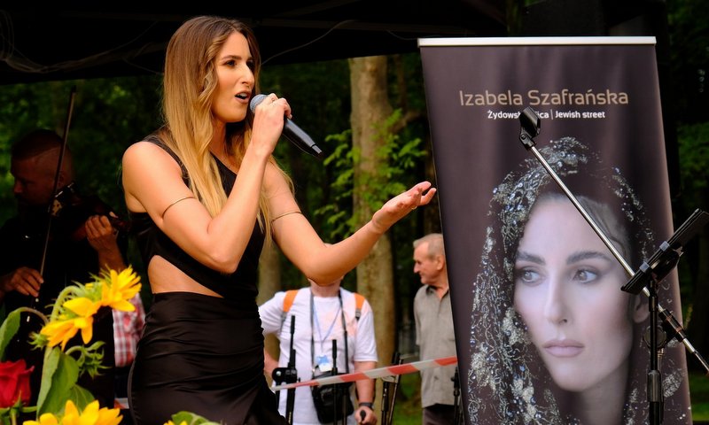 Izabela Szafrańska podczas koncertu w #TężniaBusko