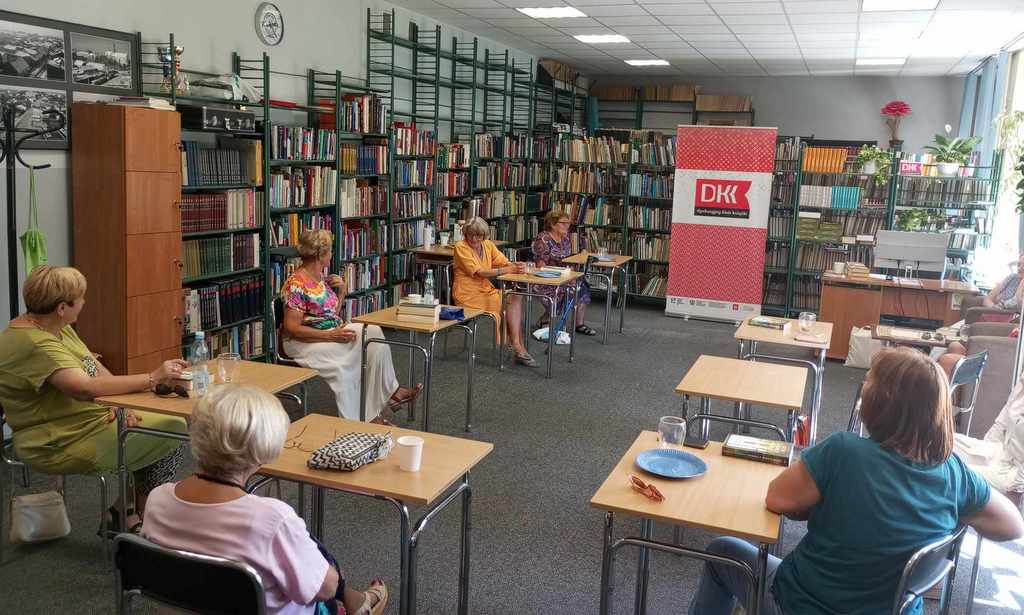 Klubowiczki DKK w bibliotece