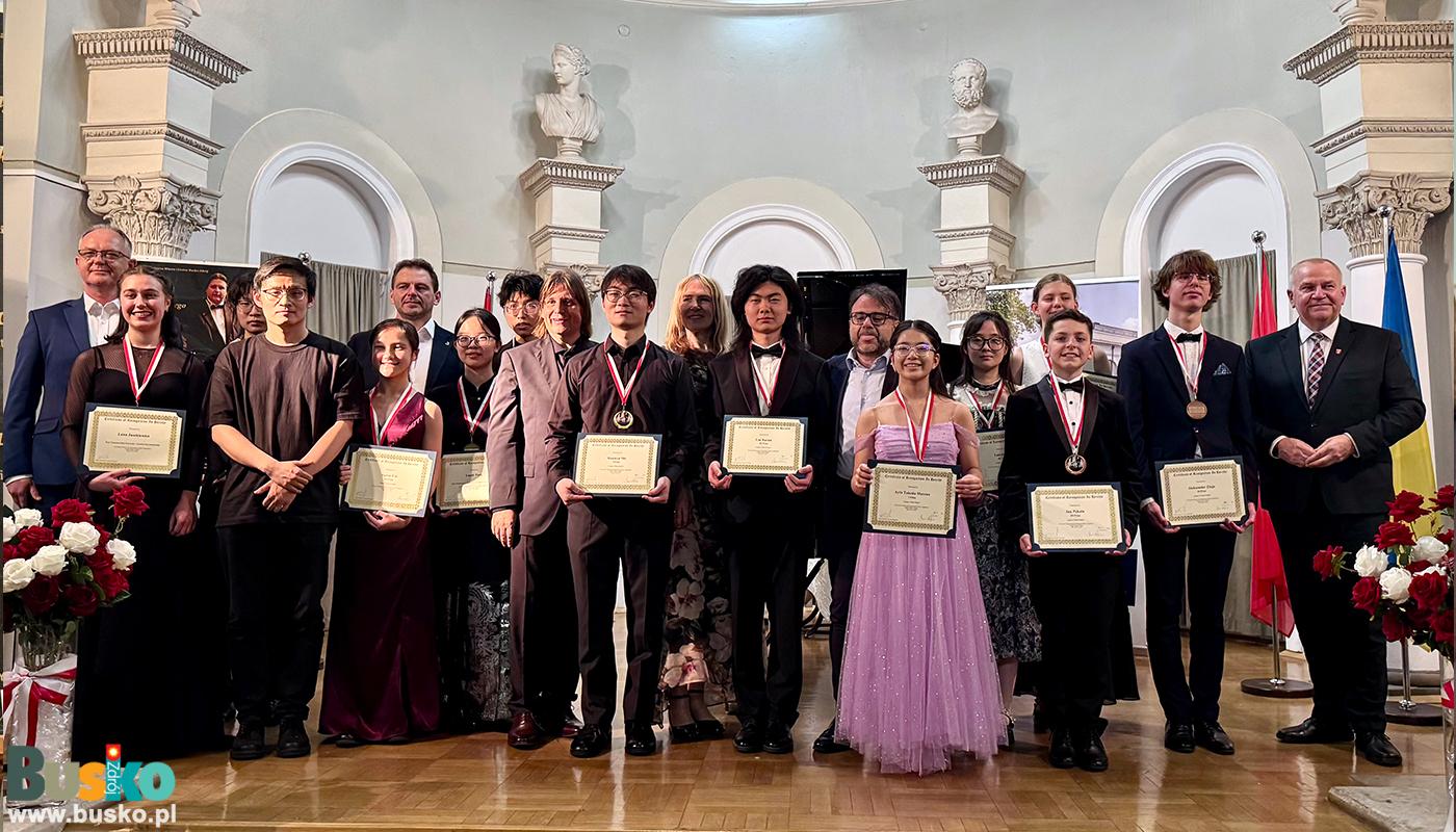 X Międzynarodowy Konkurs Pianistyczny im. Krystiana Tkaczewskiego – jubileuszowe święto muzyki w Busku-Zdroju X Międzynarodowy Konkurs Pianistyczny im. Krystiana Tkaczewskiego – jubileuszowe święto muzyki w Busku-Zdroju