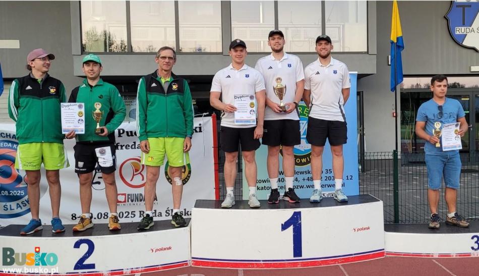 Podium w klasyfikacji drużynowej mężczyzn fot. PZW Busko Podium w klasyfikacji drużynowej mężczyzn fot. PZW Busko
