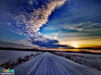 Zdjęcie Zimowa droga do Baranowa - autor Konrad Chmura