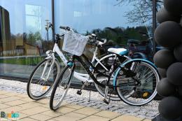 Na zdjęciu wypożyczalnia rowerów w kompleksie #TężniaBusko