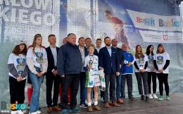 Uczestnicy Festiwalu Piłkarskiego Śladami Orłów Górskiego w Busku-Zdroju
