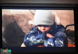 Scena z filmu - płaczące dziecko
